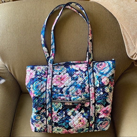 Vera Bradley Handbags - Vera Bradley Garden Grove Vera Tote